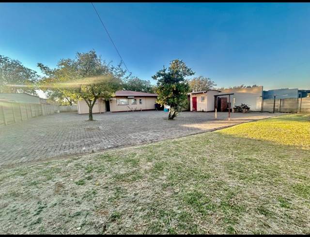 4 BEDROOM HOUSE FOR SALE IN VANDERBIJLPARK CW 4